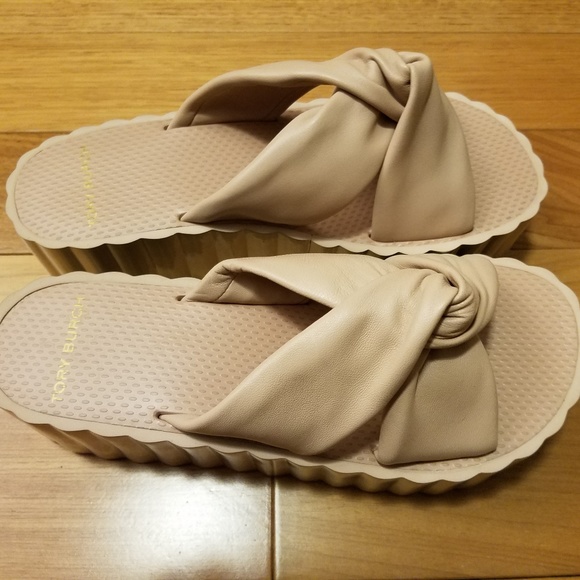 tory burch knotted scallop wedge slide